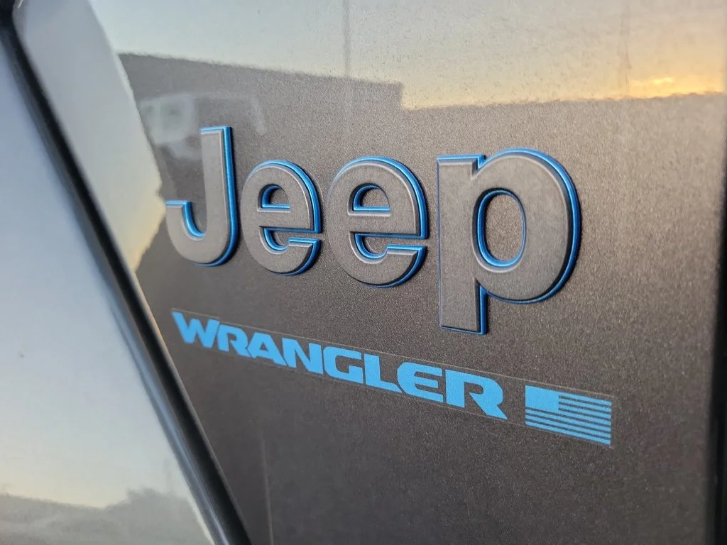 Certified Used 2025 Gray Jeep Sahara 4xe image 11