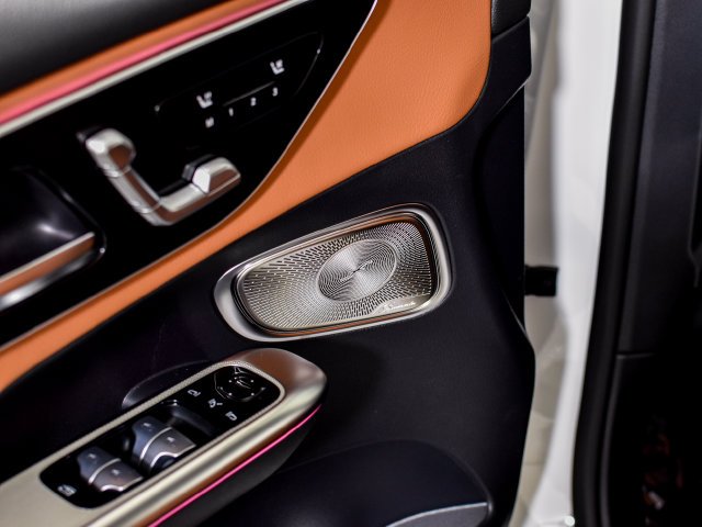 New 2027 Polar White Mercedes-Benz GLC 300 image 18