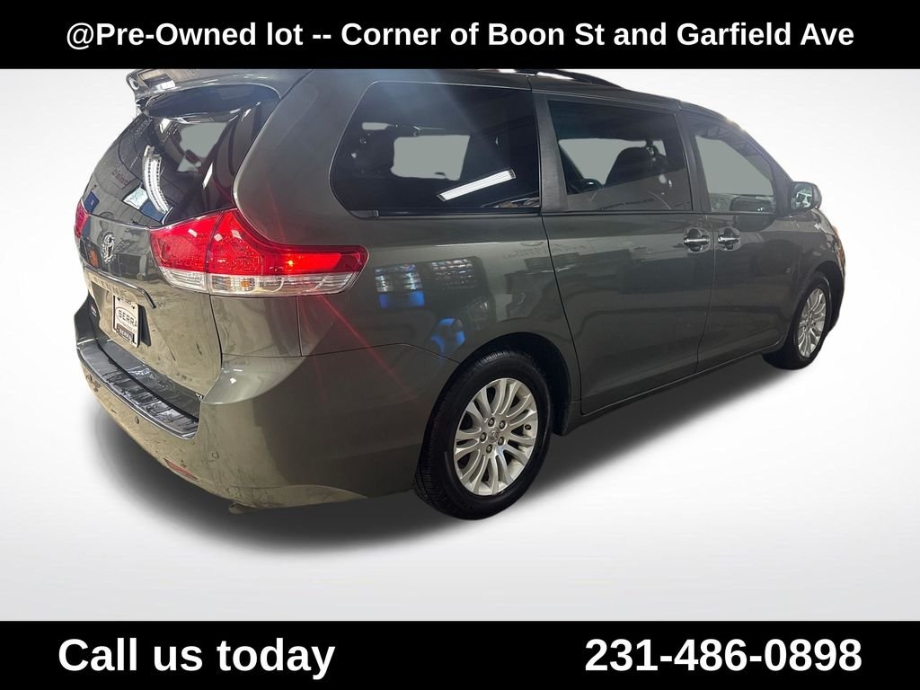 Used 2013 Green Toyota XLE image 5