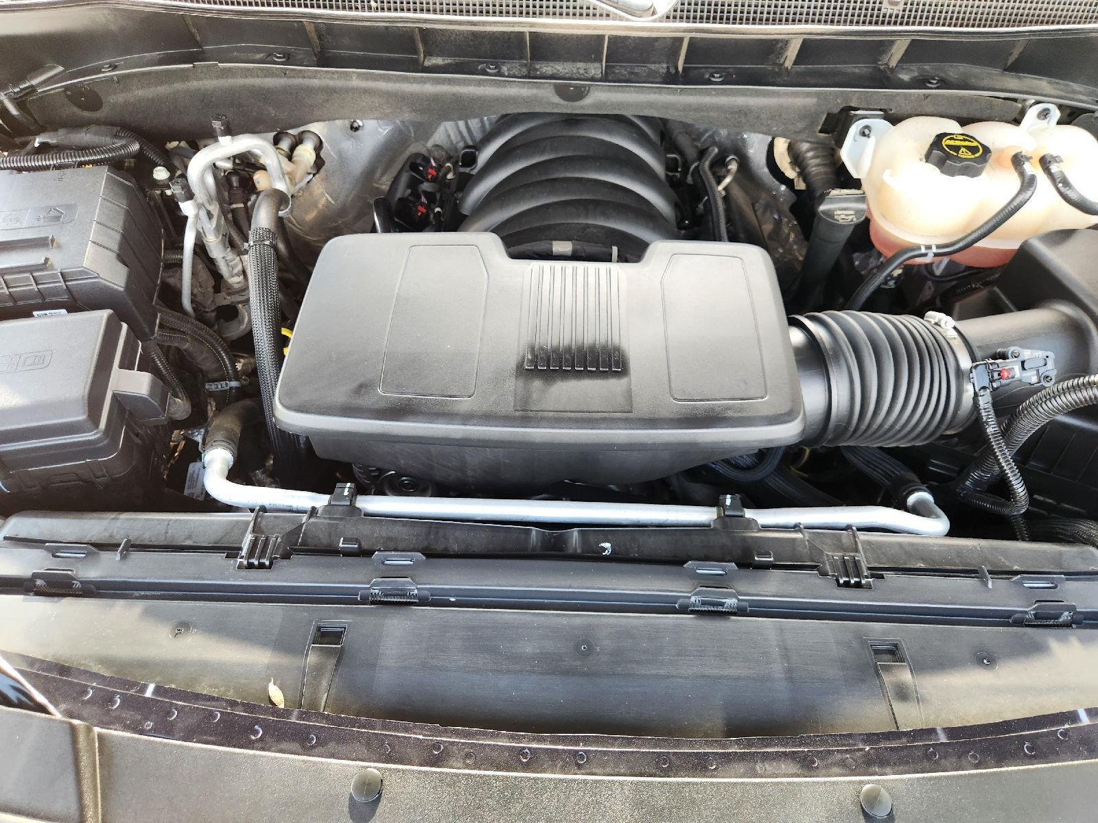2025 Chevrolet Suburban photo 34 of 35