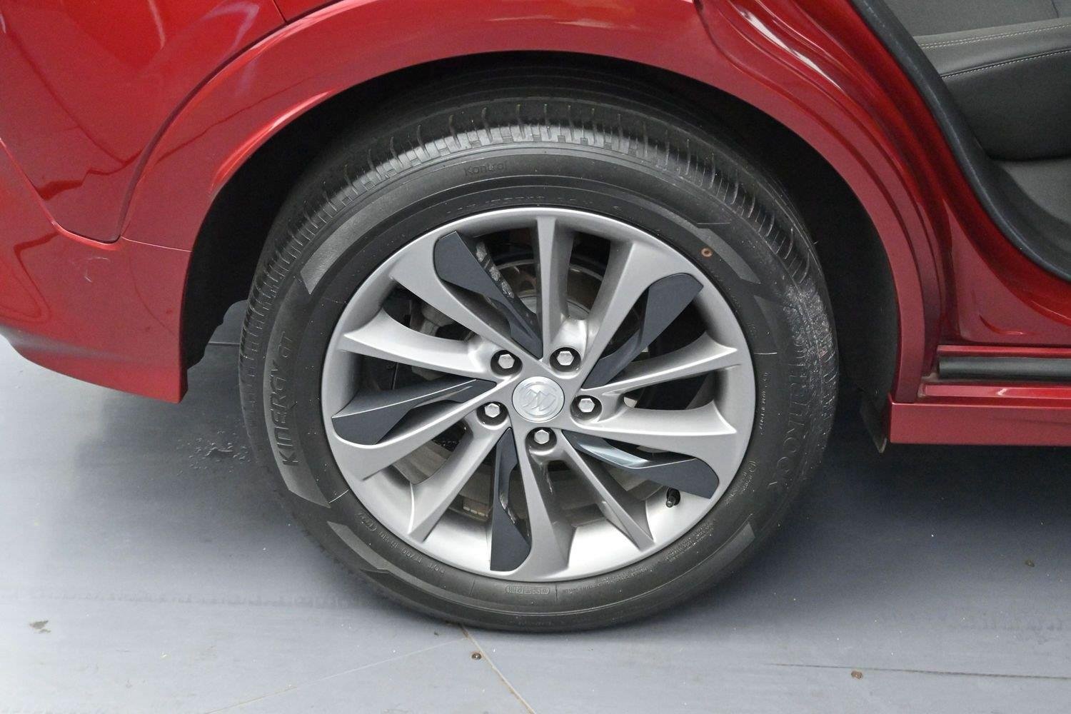 Used 2022 Cinnabar Metallic Buick Select image 32