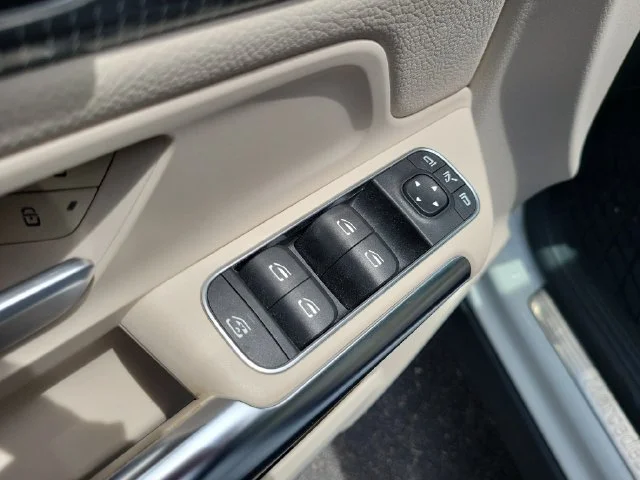 Used 2022 White Mercedes-Benz GLA 250 image 21