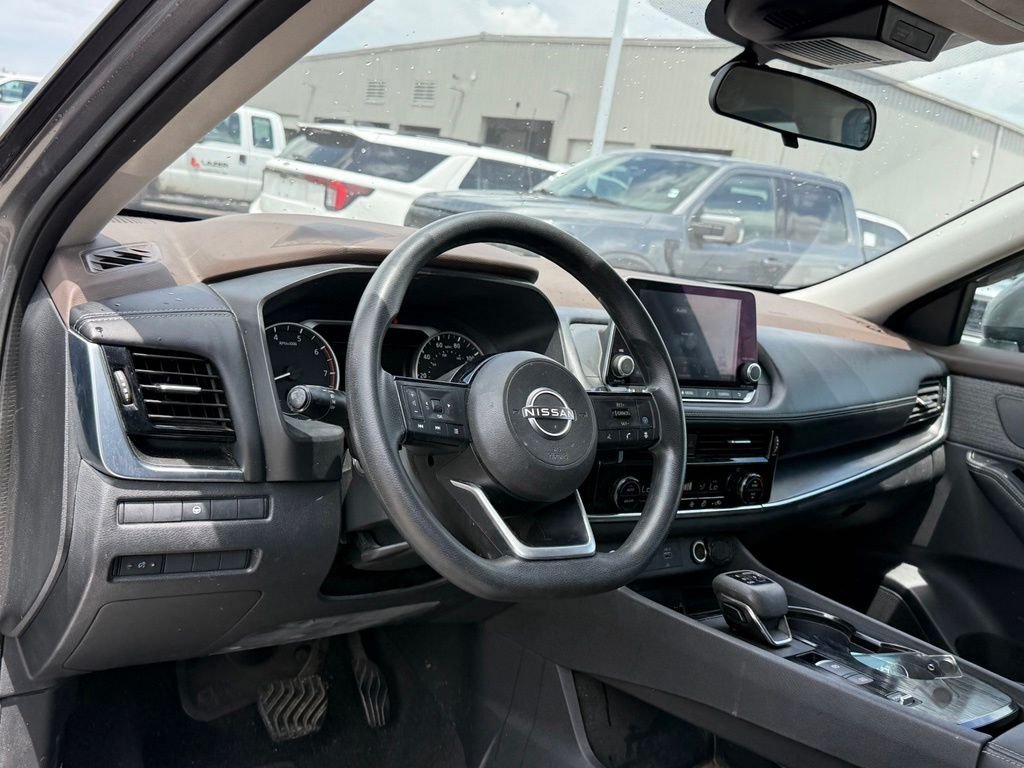 Certified Used 2022 Gray Nissan SV image 4