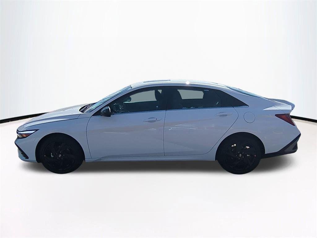 New 2026 White Hyundai SEL Sport Premium image 8