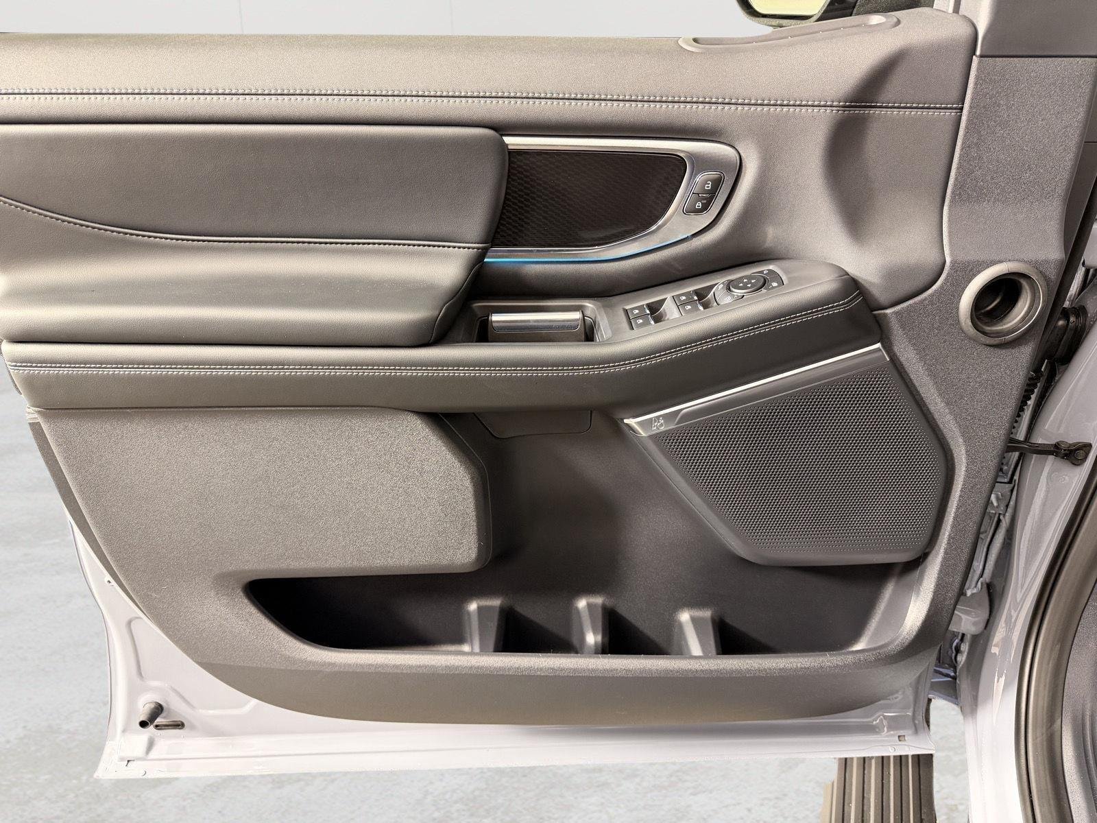 New 2026 Glacier Gray Metallic Tri-Coat Ford Platinum® image 15