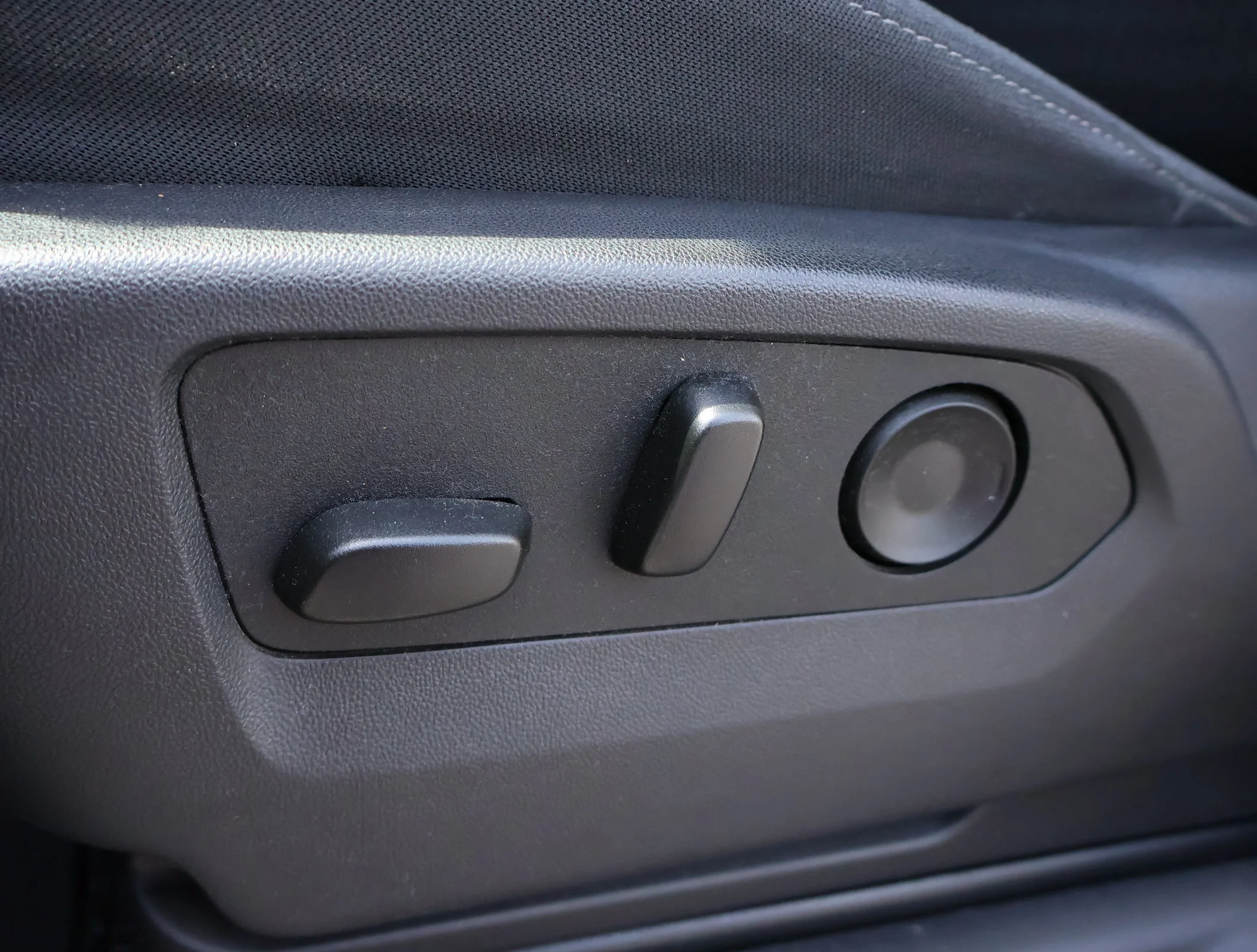 Used 2025 Summit White Chevrolet Custom image 9