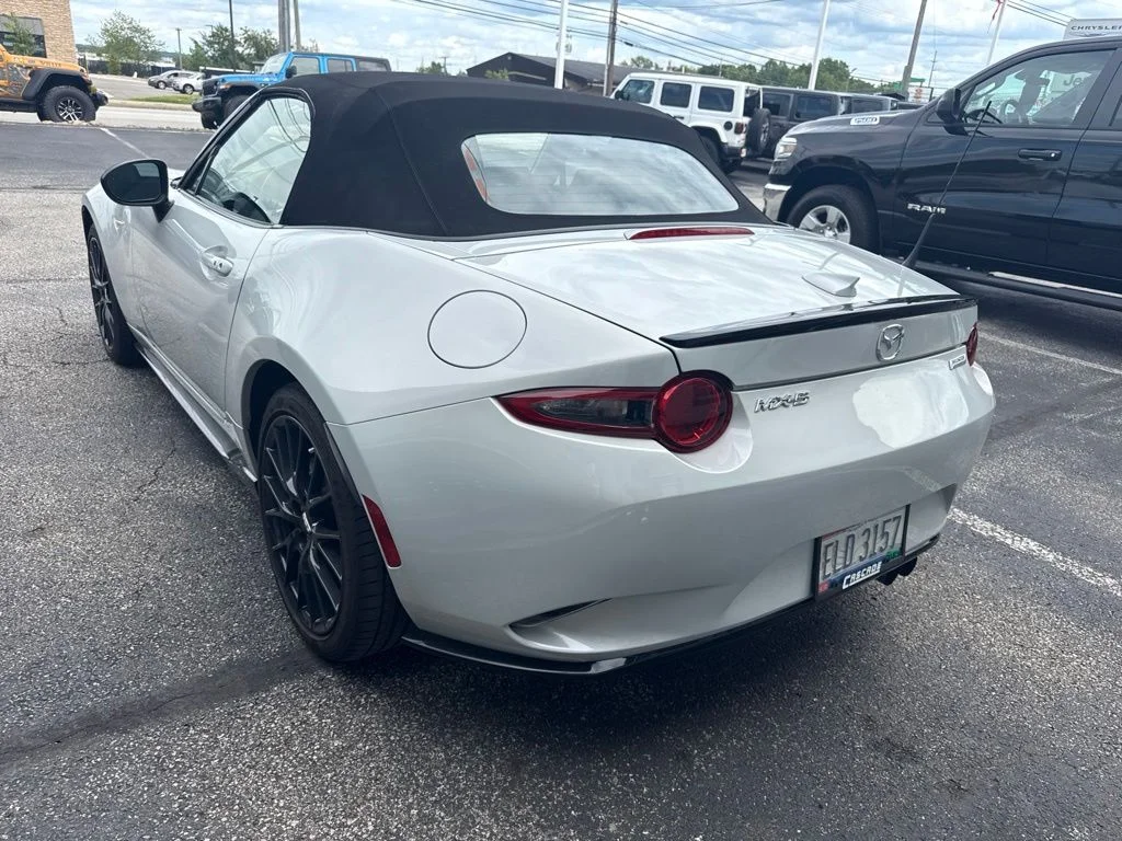 Used 2016 White Mazda Club image 3