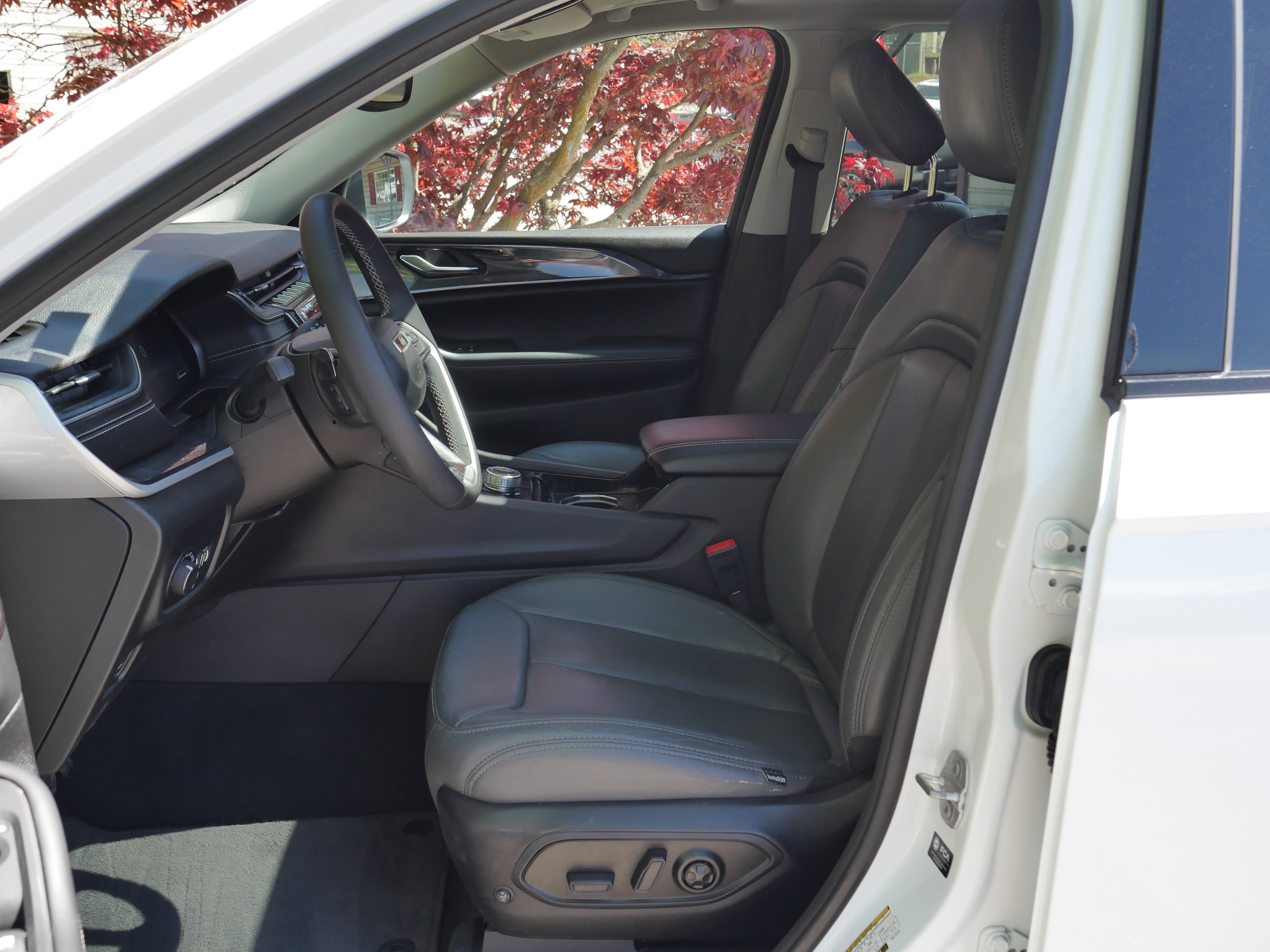 Used 2023 Bright White Clearcoat Jeep Laredo image 3