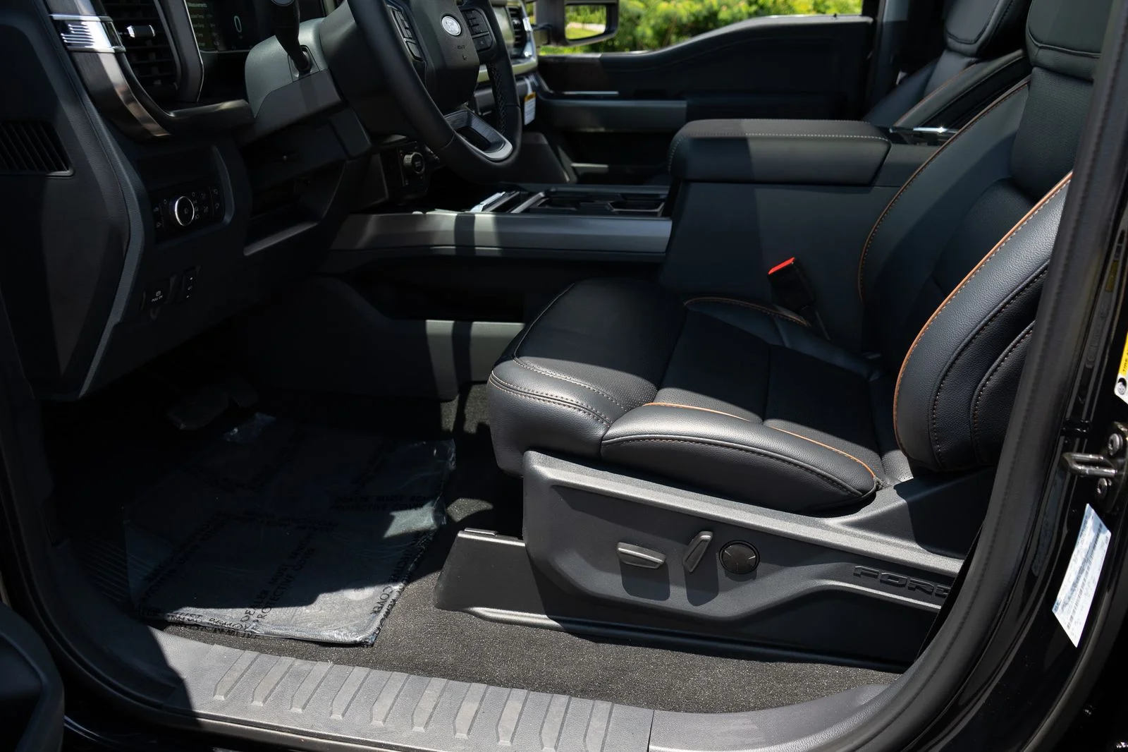New 2026 Agate Black Metallic Ford F-250® Lariat® image 25