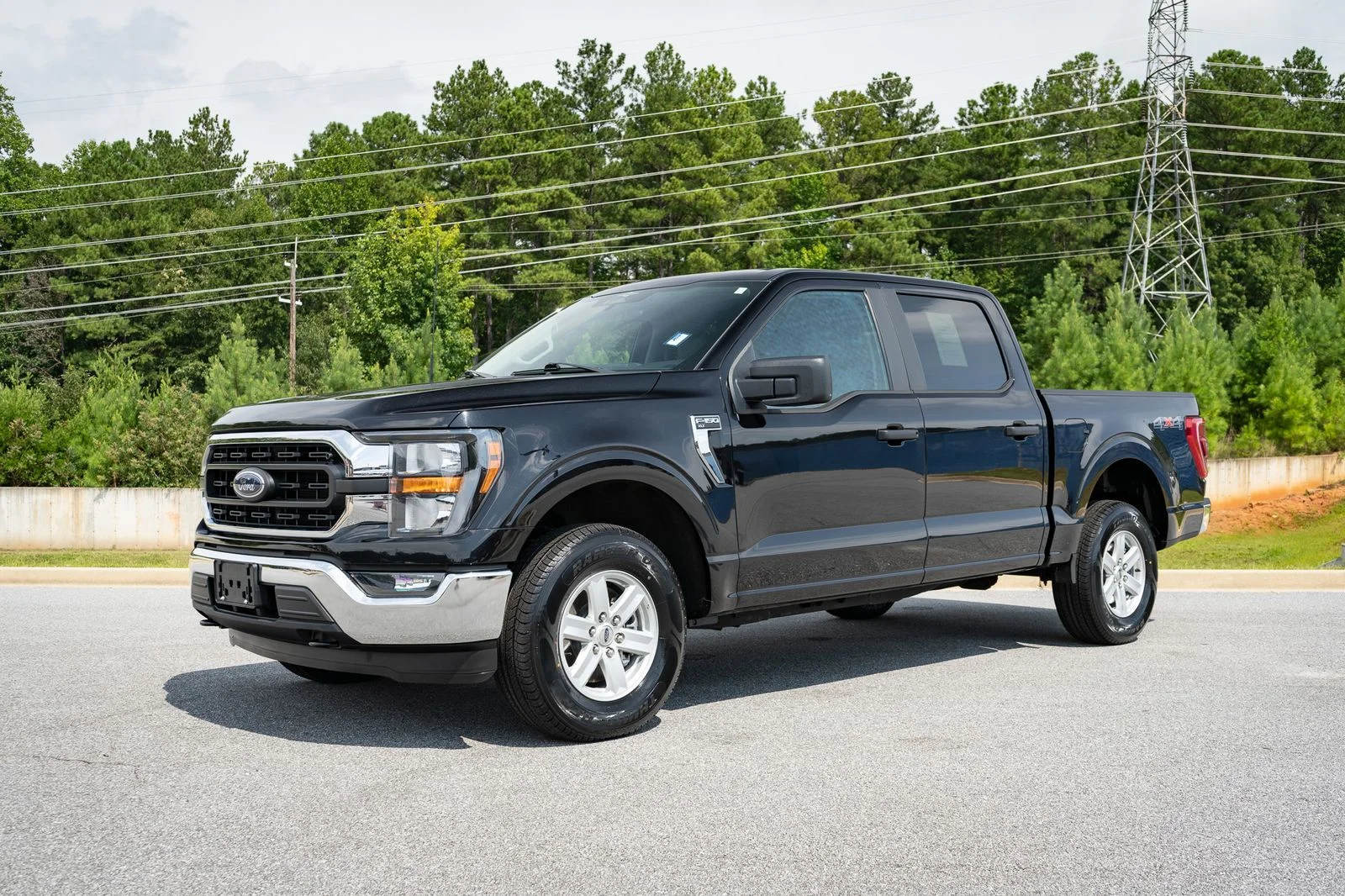 Used 2023  Ford XLT image 3