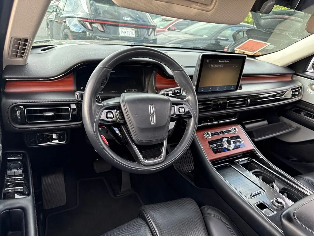 Used 2022 Gray Lincoln Reserve image 6
