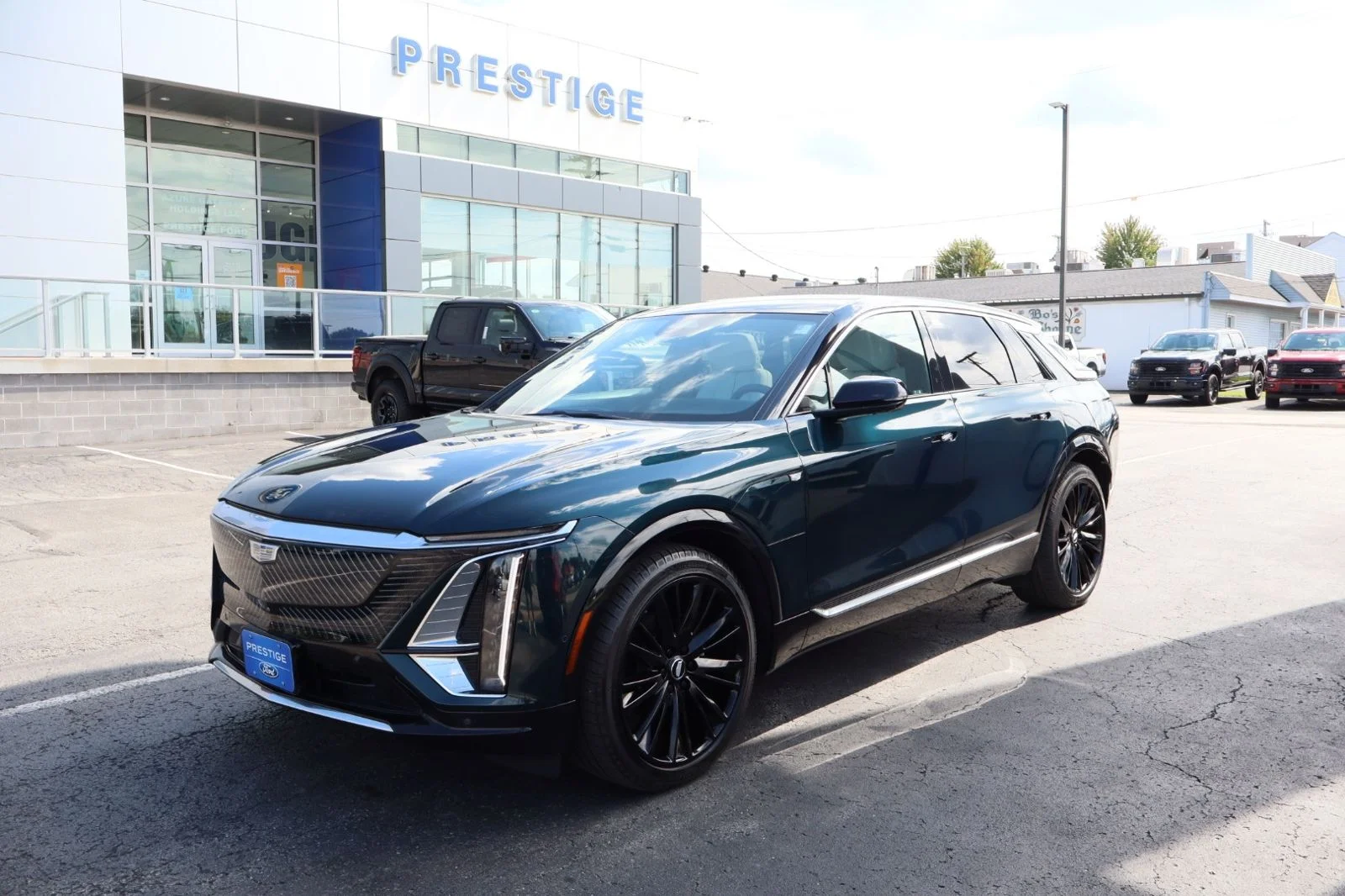 Used 2024 Cadillac LYRIQ Luxury 1 with VIN 1GYKPPRL5RZ142454 for sale in Columbiana, OH
