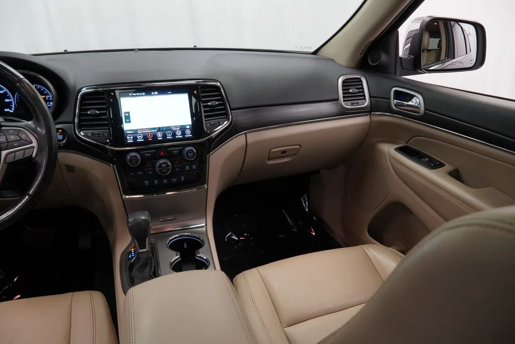 Used 2021 Gray Jeep Limited image 32