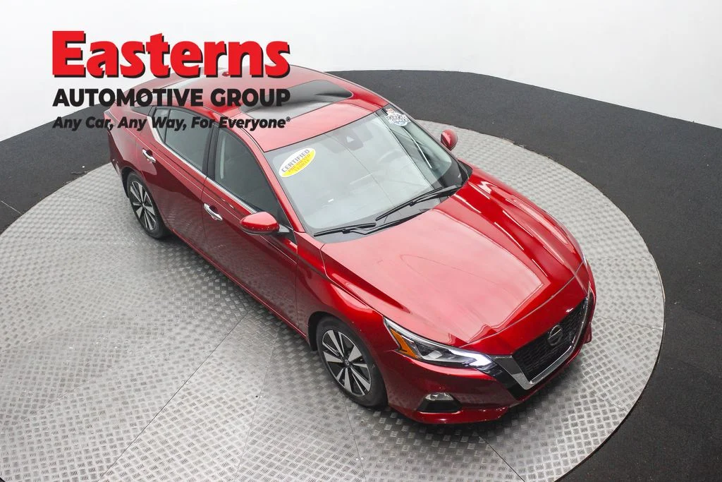 Used 2021 Red Nissan 2.5 SV image 3