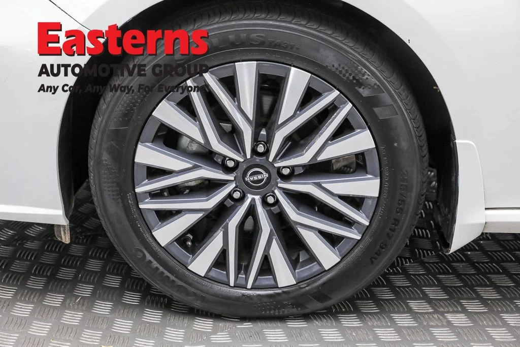 Used 2024 White Nissan 2.5 SV image 31