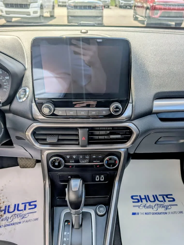 Used 2022 Lightning Blue Ford SE image 11