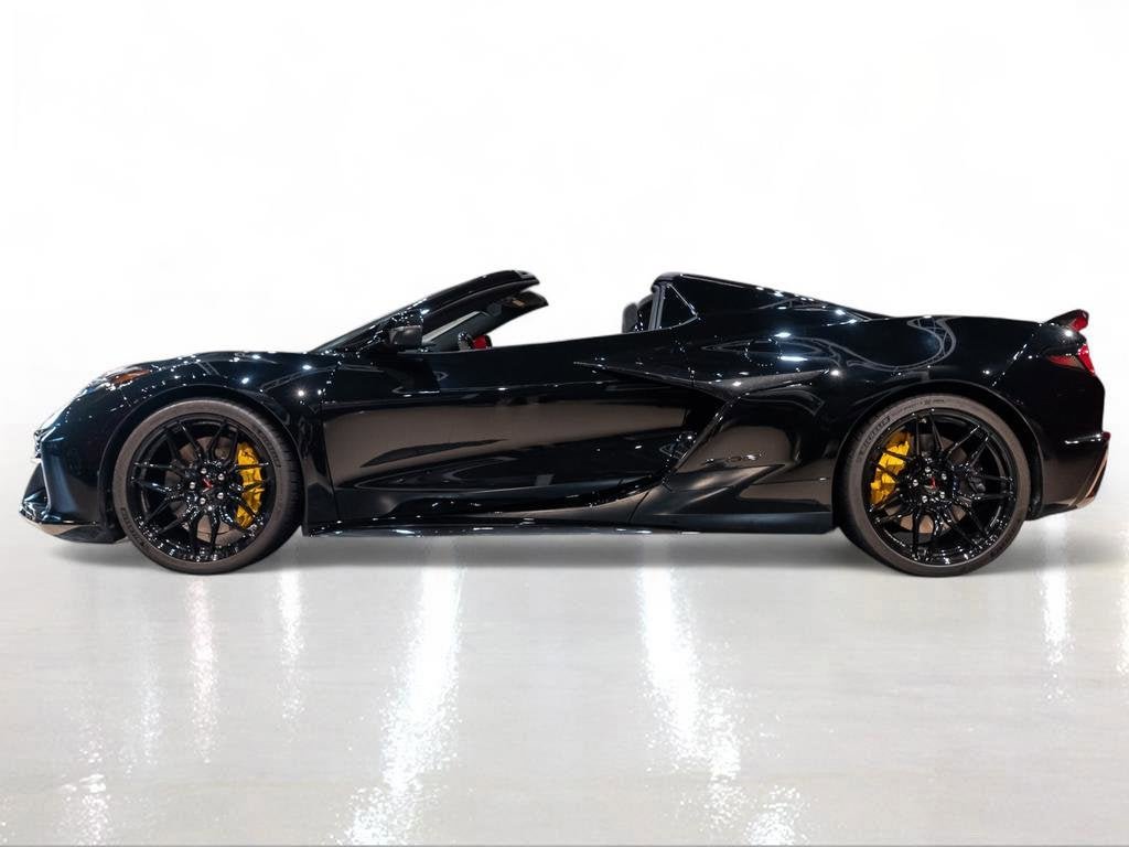 Used 2025 Black Chevrolet Z06 image 8