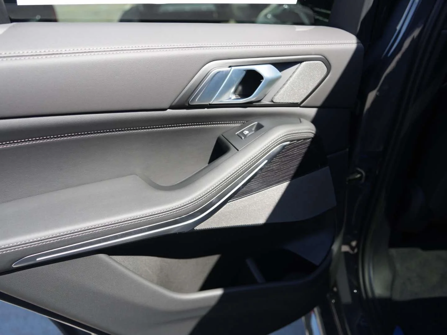 New 2026 Dravit Grey Metallic BMW sDrive40i image 6