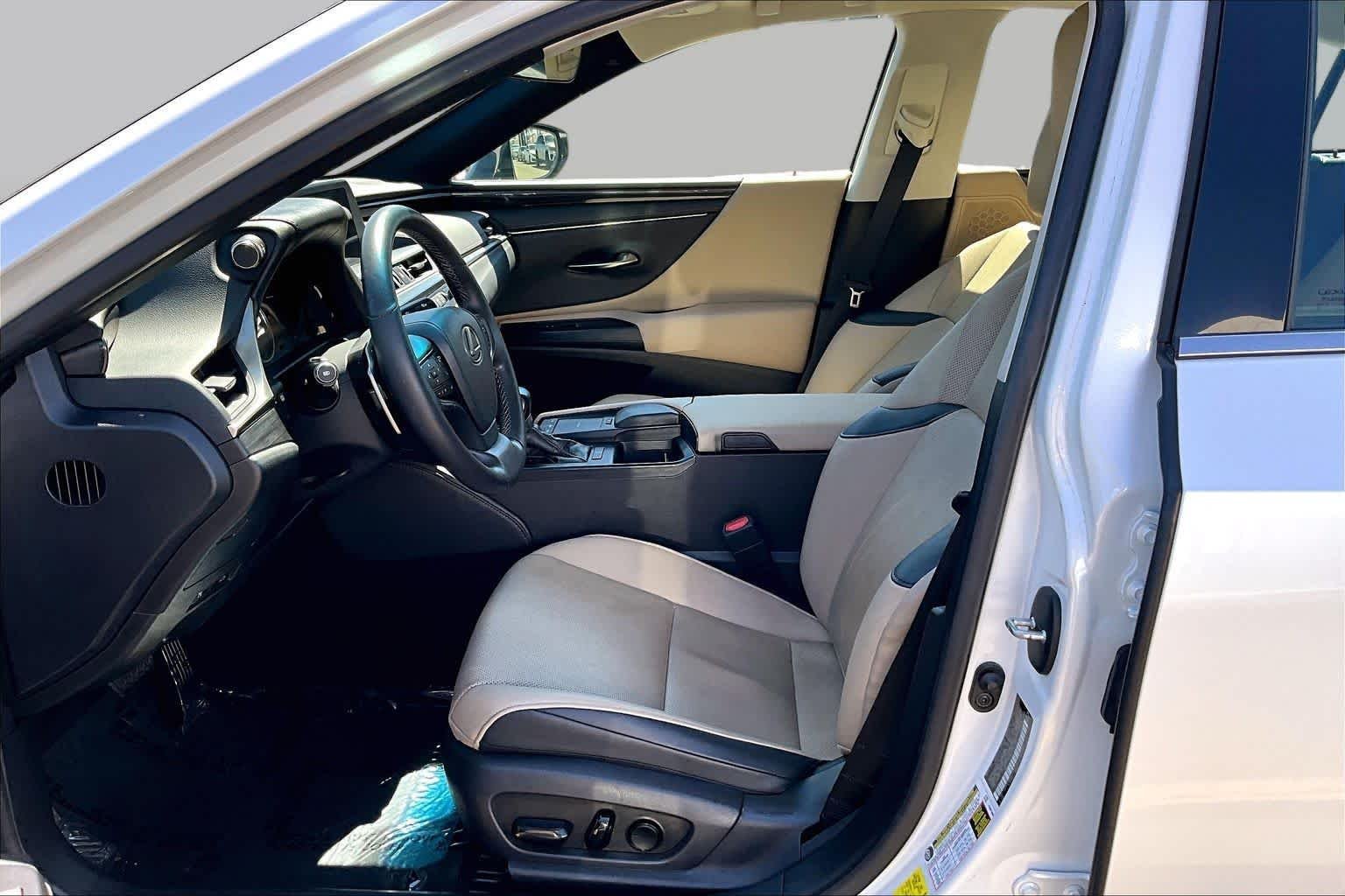 Certified Used 2021 Eminent White Pearl Lexus  image 8