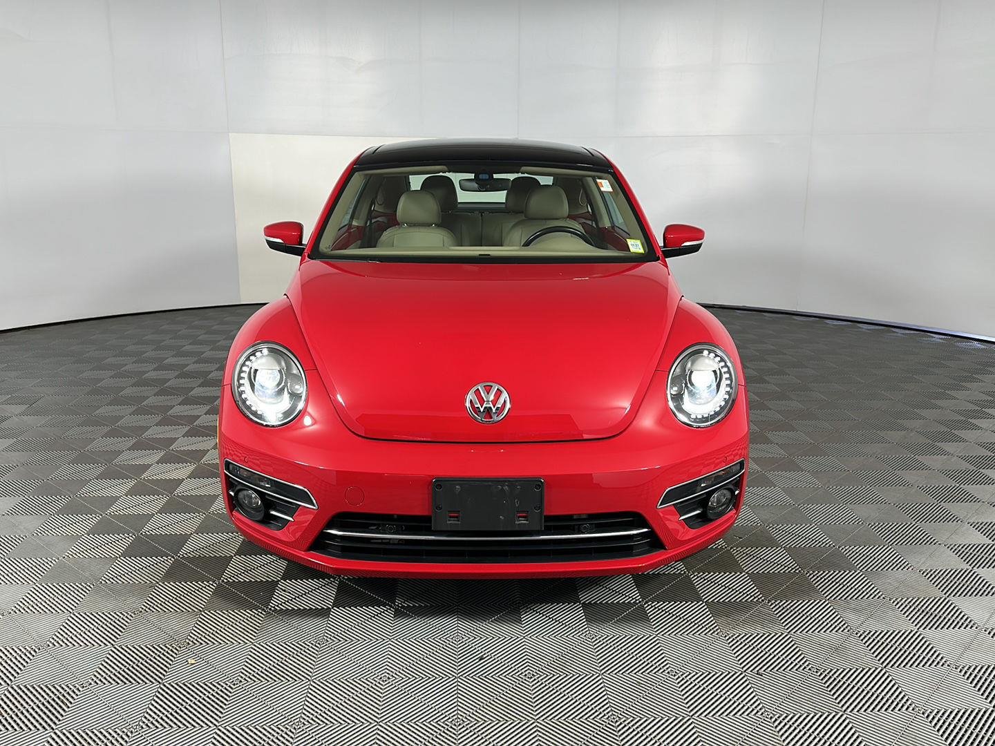 Used 2019 Tornado Red Volkswagen SE image 4