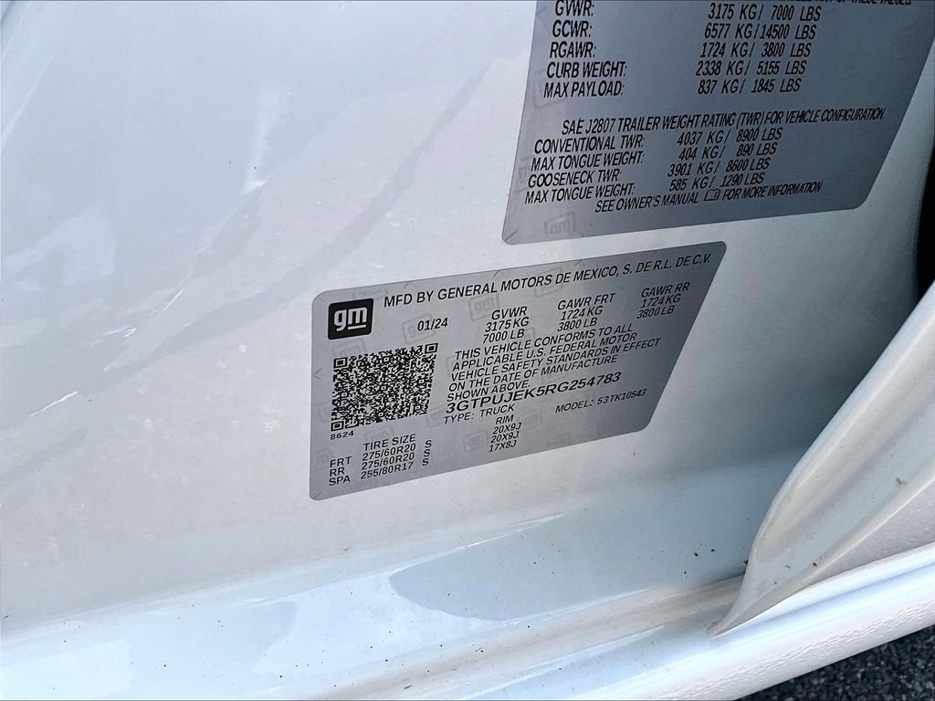Used 2024 White GMC Elevation image 37