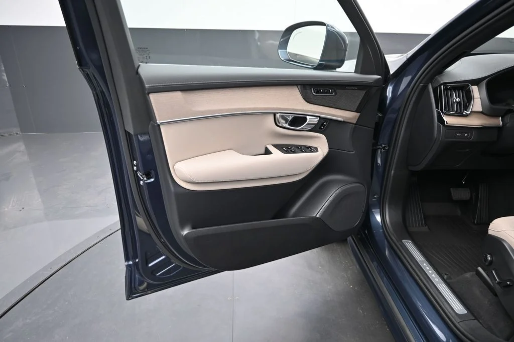 New 2026 Denim Blue Volvo T8 Plus image 9