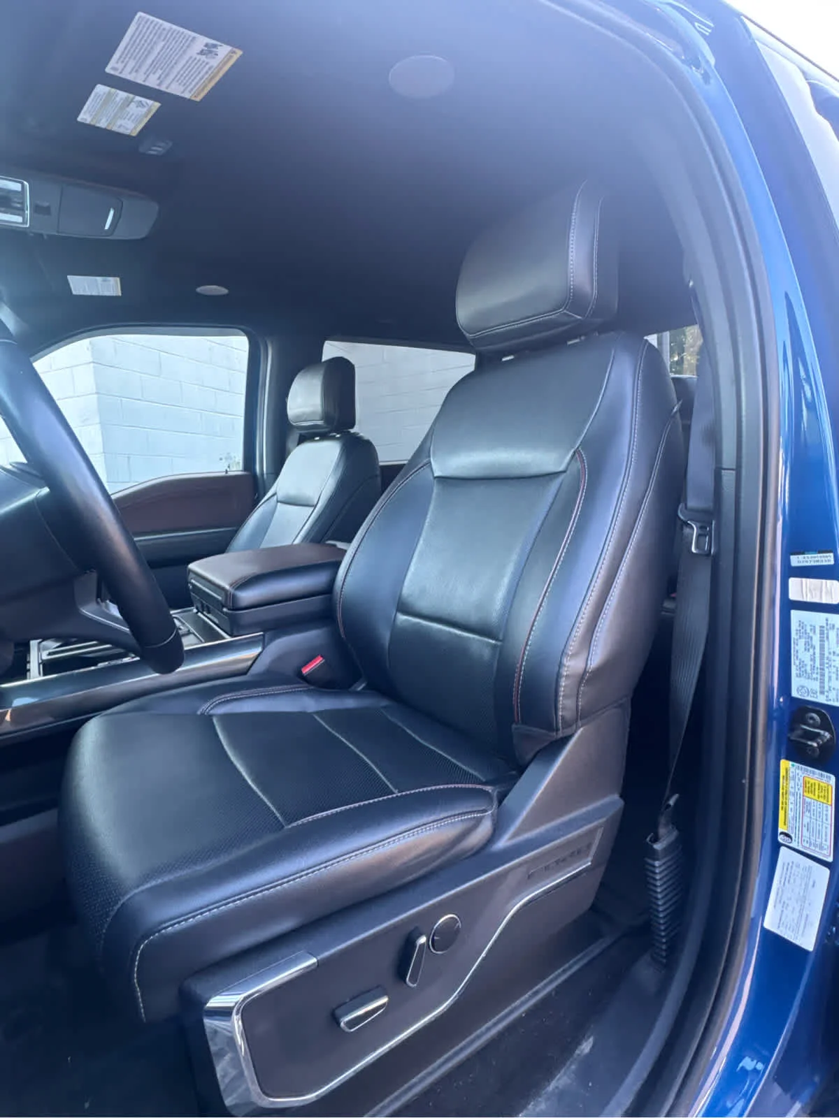 Used 2022 Atlas Blue Metallic Ford LARIAT image 12