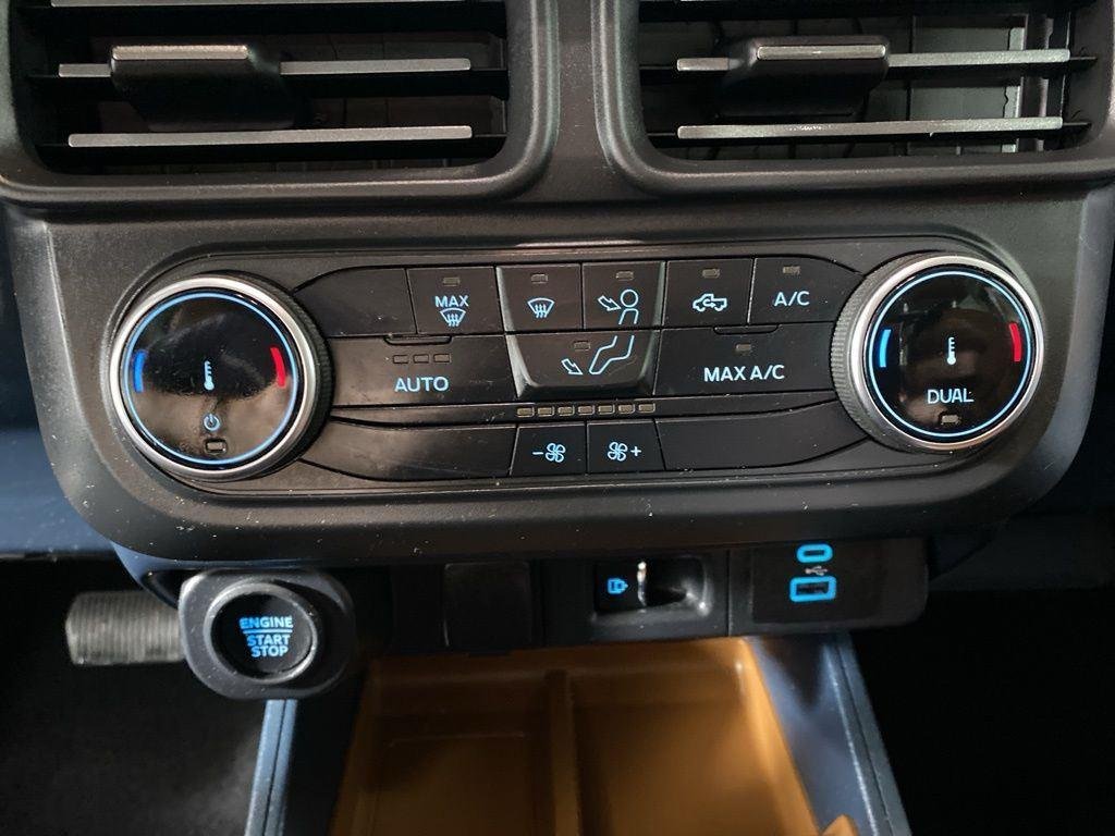 Used 2022 Blue Metallic Ford LARIAT image 21