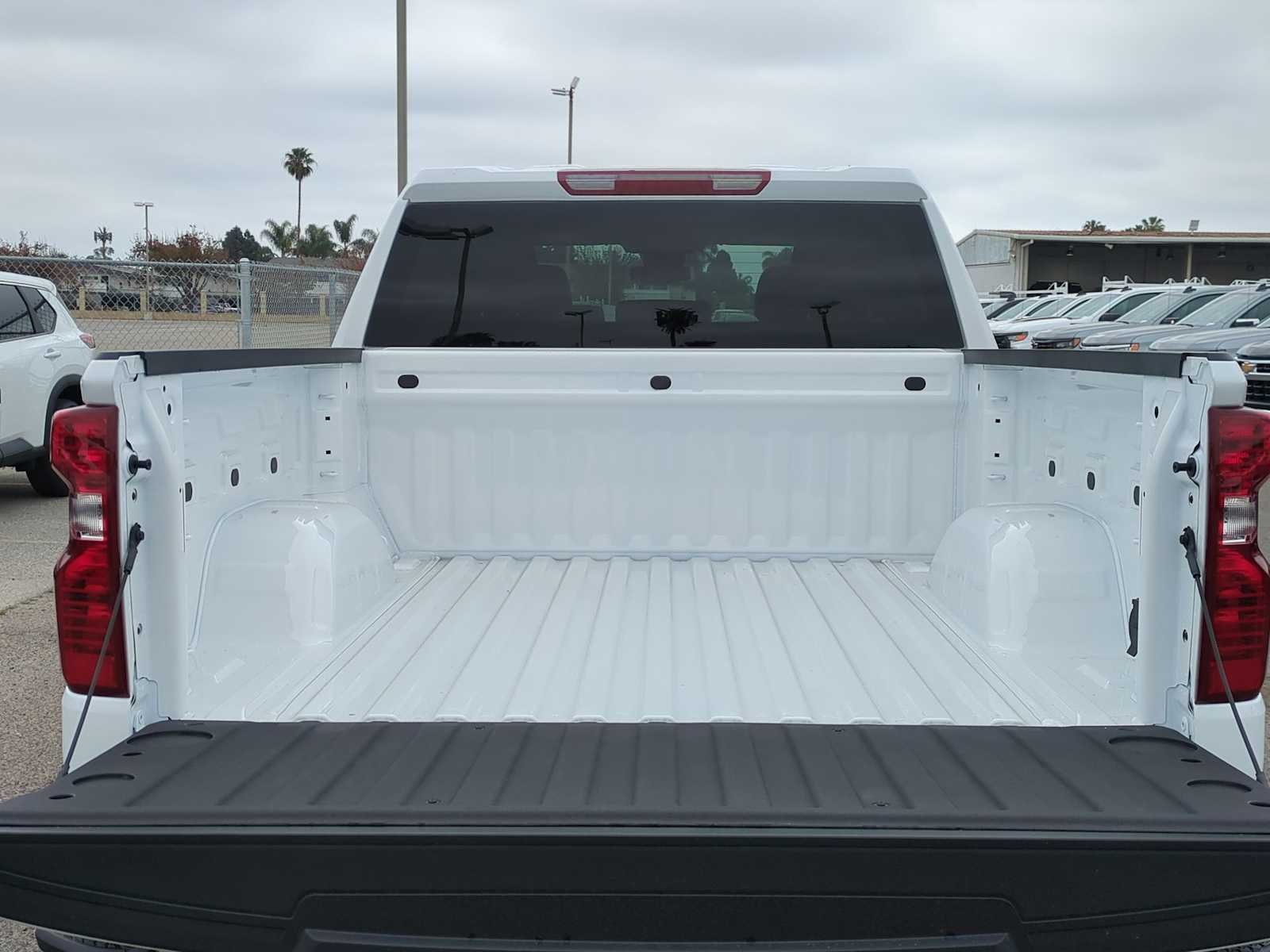 New 2026 Summit White Chevrolet LT (2FL) image 25