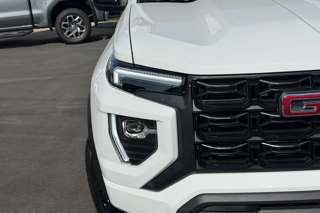 New 2026 Summit White GMC Elevation image 4