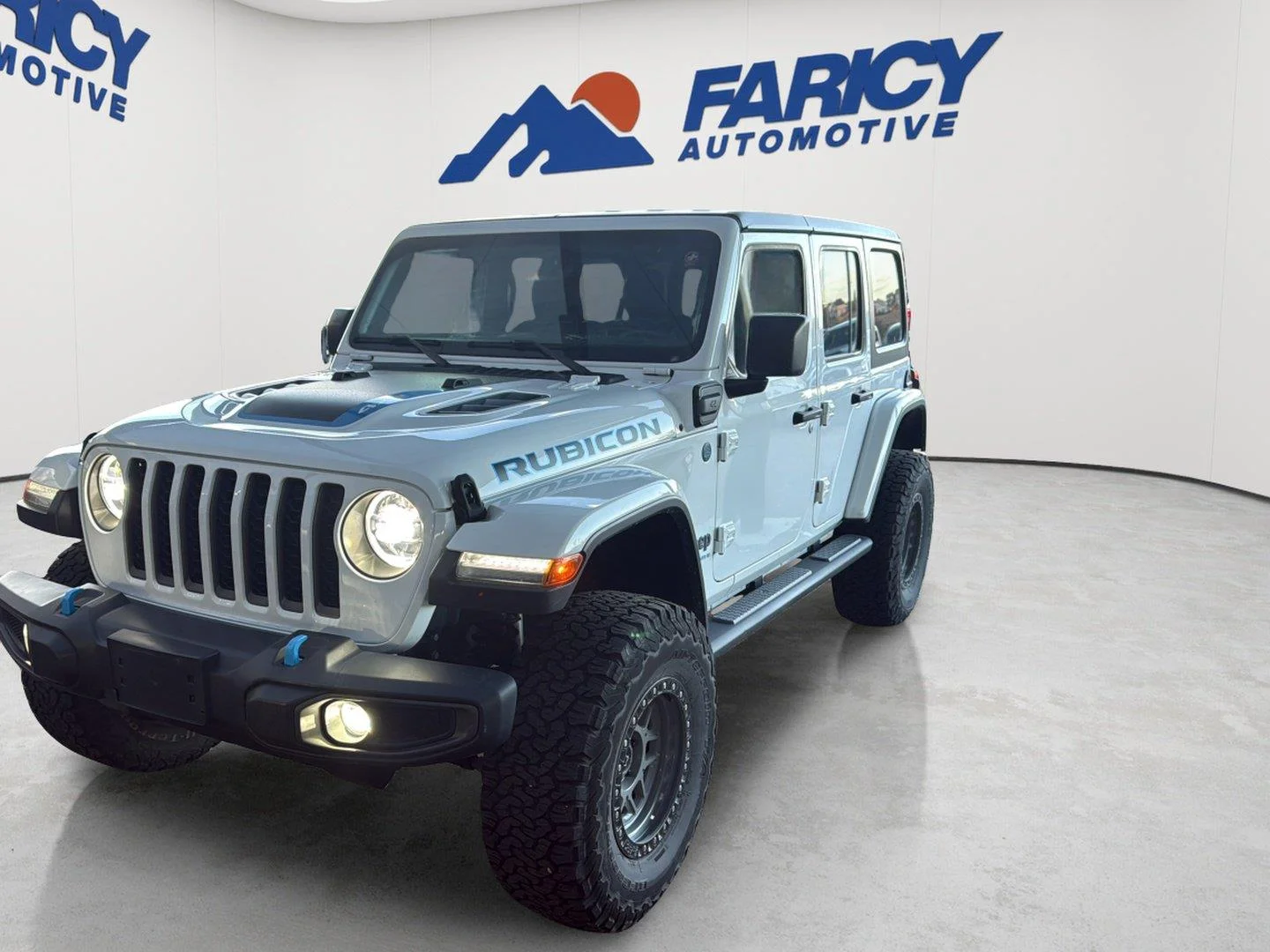 Used 2023 Bright White Clearcoat Jeep Rubicon image 1
