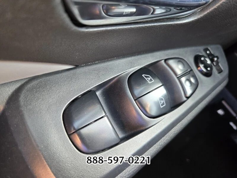 Used 2022 Aspen White NISSAN SR image 32