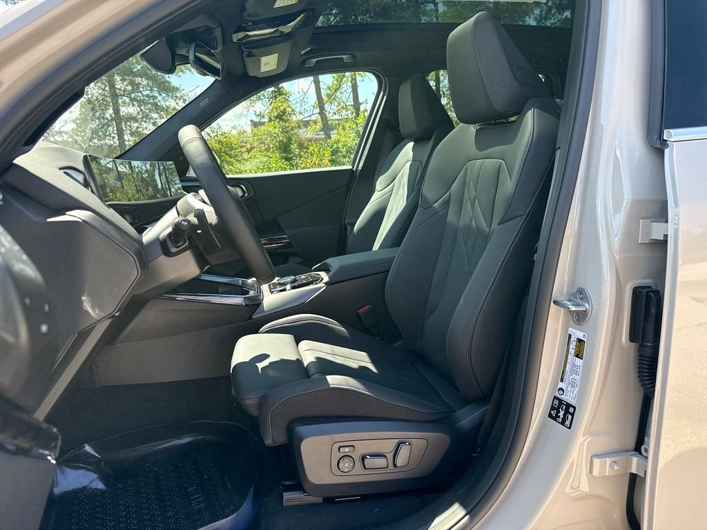 New 2026 Beige BMW 30 xDrive image 10