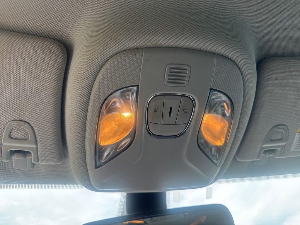 Used 2020 White Jeep Latitude image 44