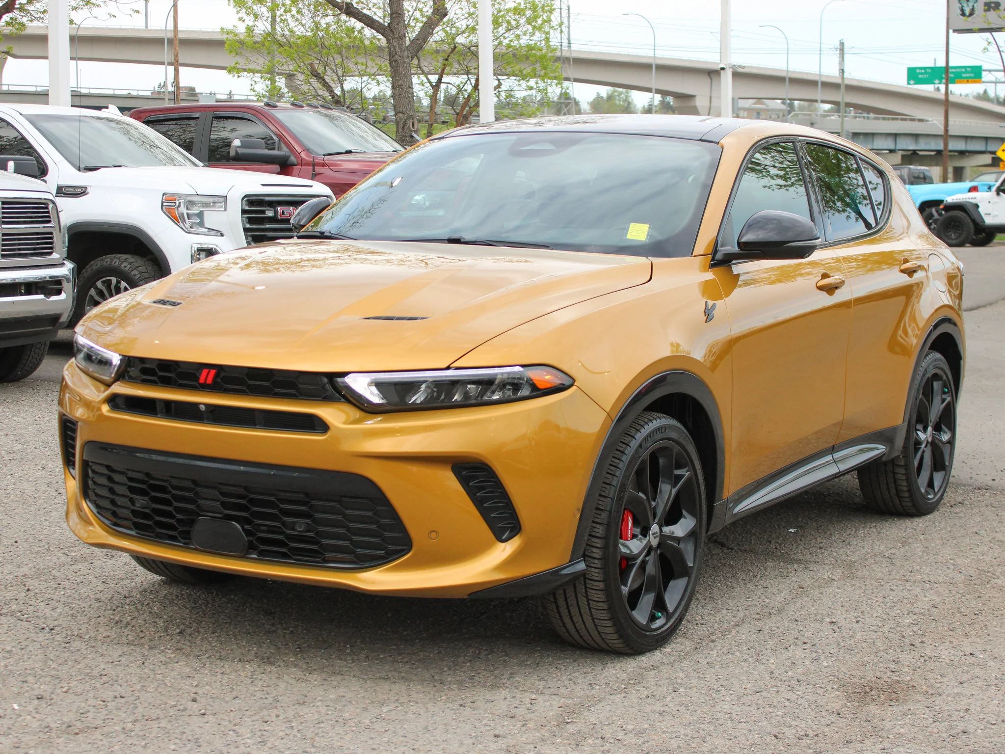 Certified Used 2024 Gold Dodge R/T Plus* PHEV EAWD | Remote Start | Heated Seats | Adaptive Cruise | Apple CarPlay | 360 Camera image 11
