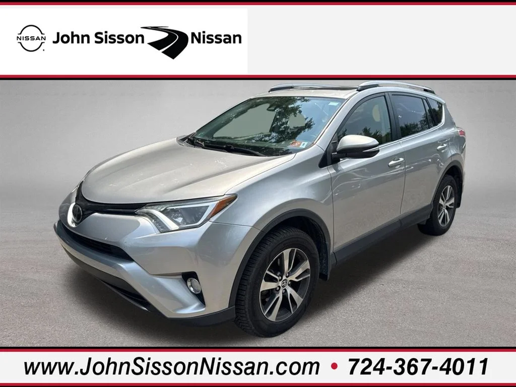 Used 2018 Silver Toyota XLE image 1