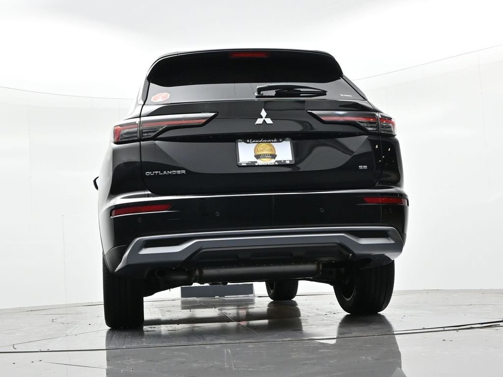New 2026 Black Mitsubishi SE image 17