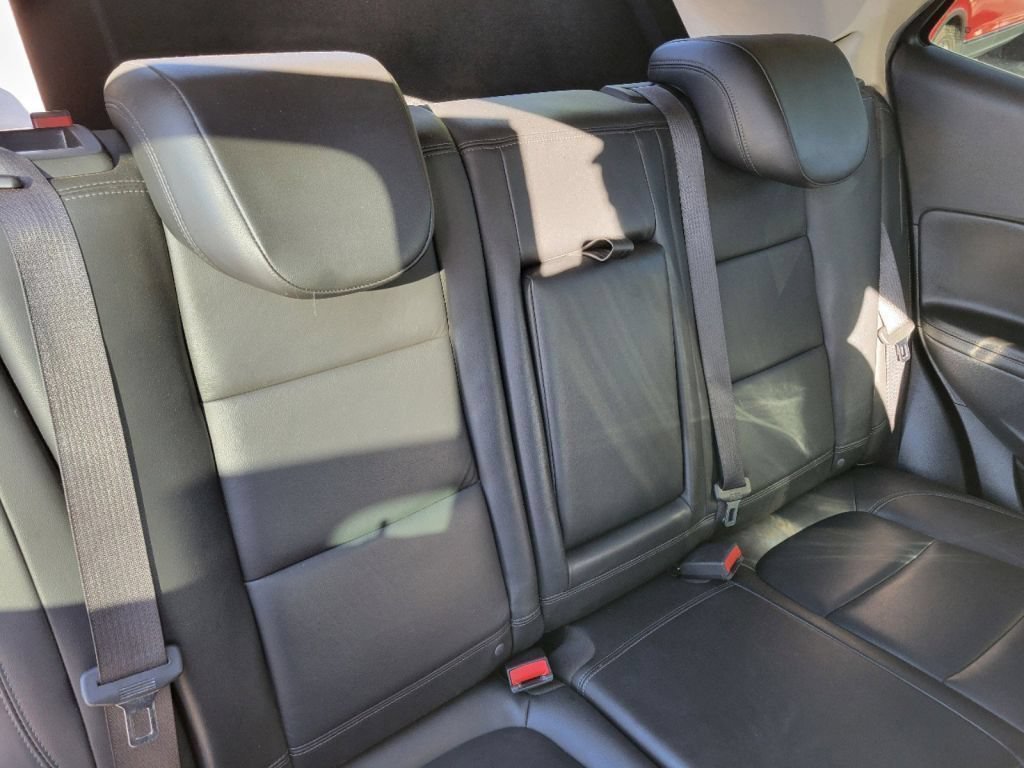 Used 2018 Summit White Buick Essence image 23
