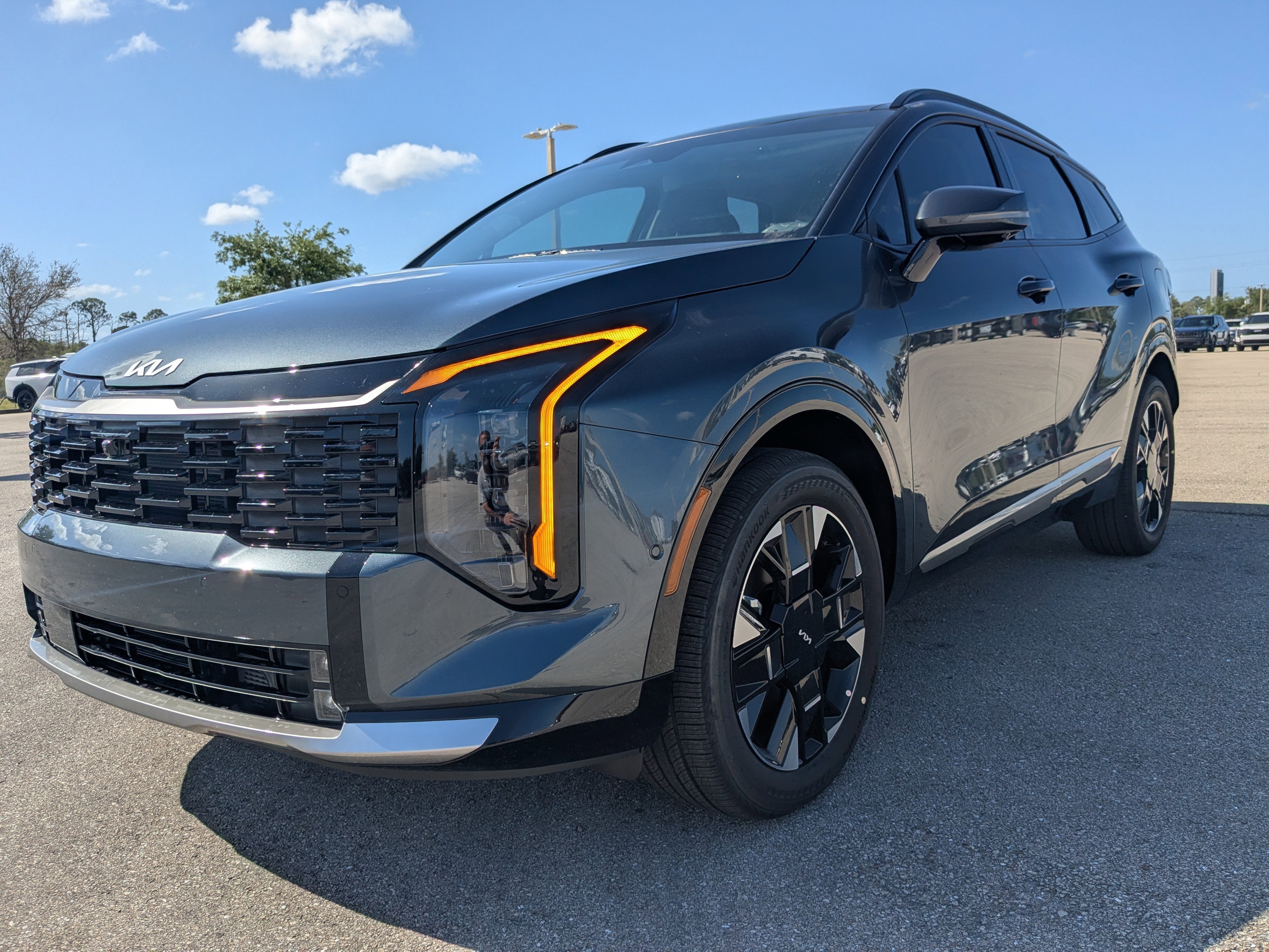 New 2026 Gravity Gray Kia SX Prestige image 9