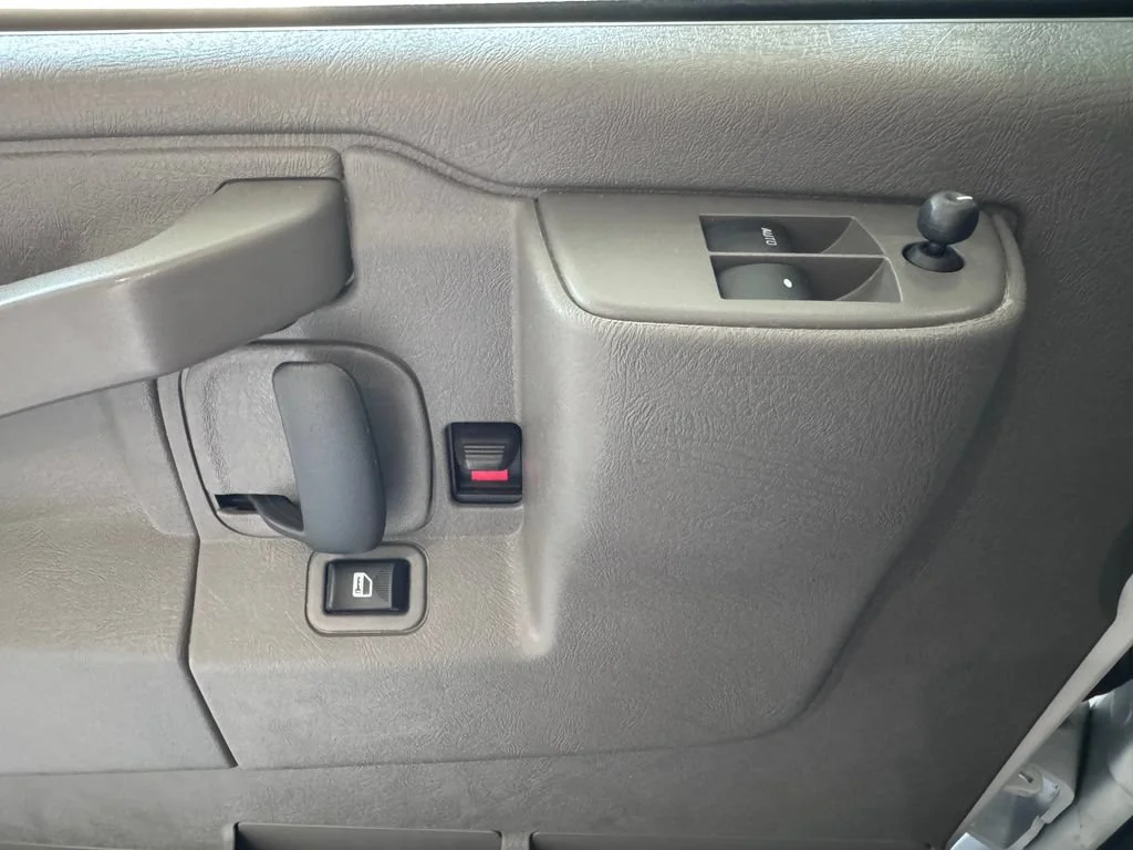 2024 Chevrolet Express Cargo Work Van - Photo 20