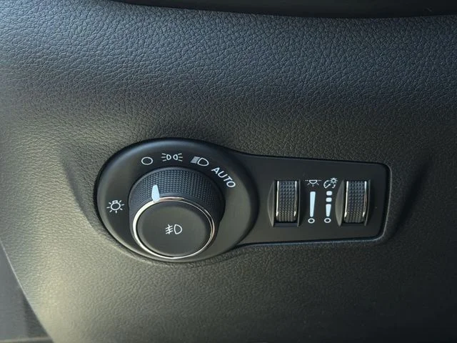 Used 2025 White Jeep Trailhawk image 35