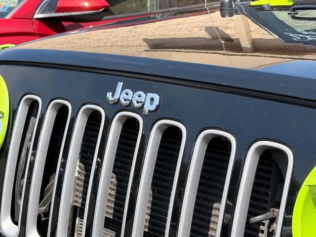 Used 2017 Black Jeep Unlimited Sahara image 25
