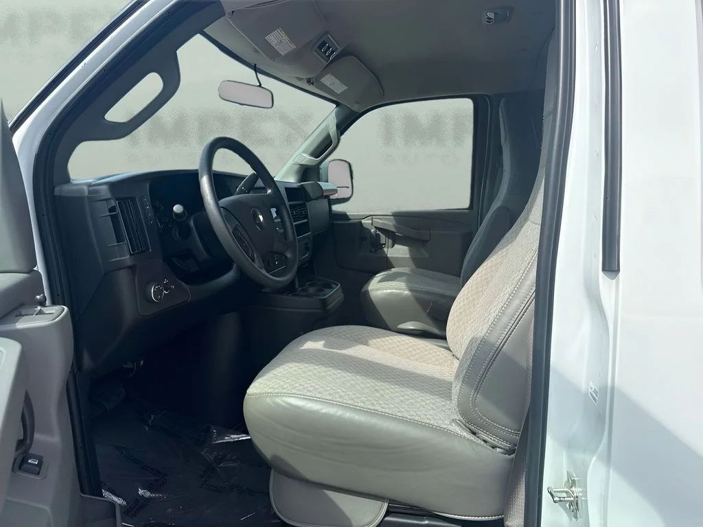 Used 2025 White Chevrolet LS image 5