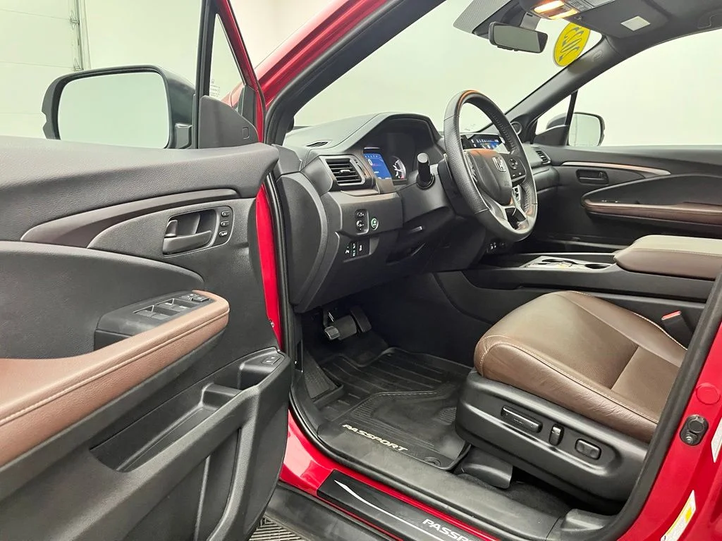 Used 2025 Red Honda EX-L image 18
