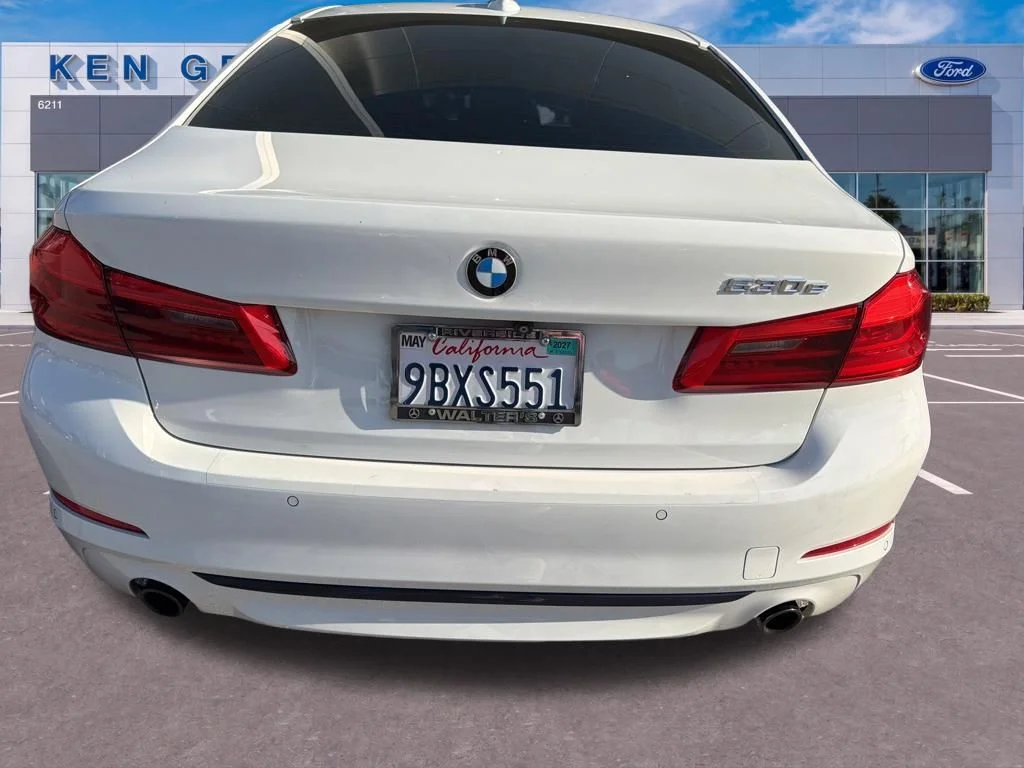 Used 2019 White BMW 530e iPerformance image 11