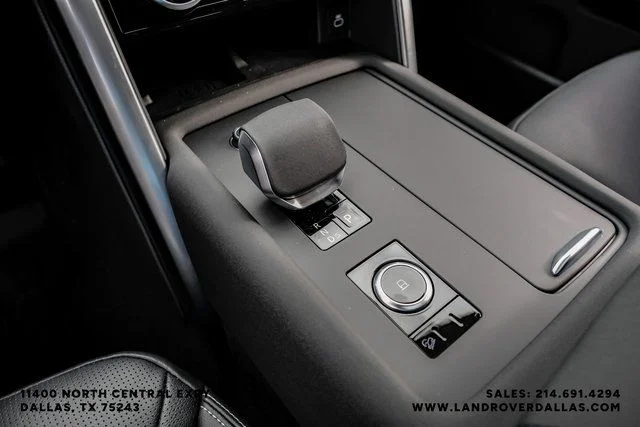Used 2025 Santorini Black Metallic Land Rover S image 27