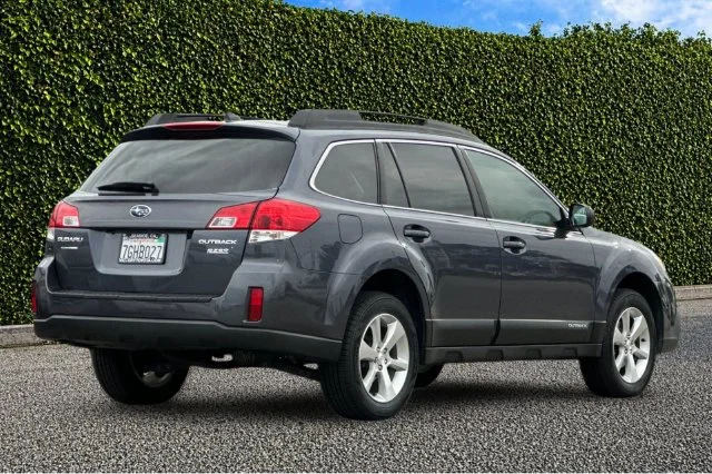 Used 2014 Gray Subaru 2.5i image 3