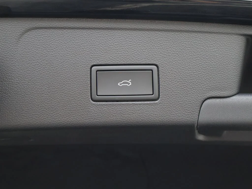 New 2026 Black Volkswagen 2.0T SE w/Technology image 16