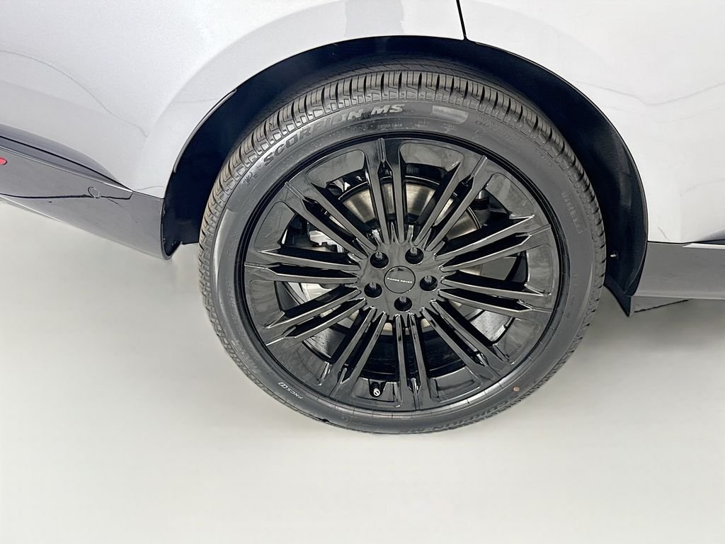 New 2026 Eiger Grey Land Rover SE image 32