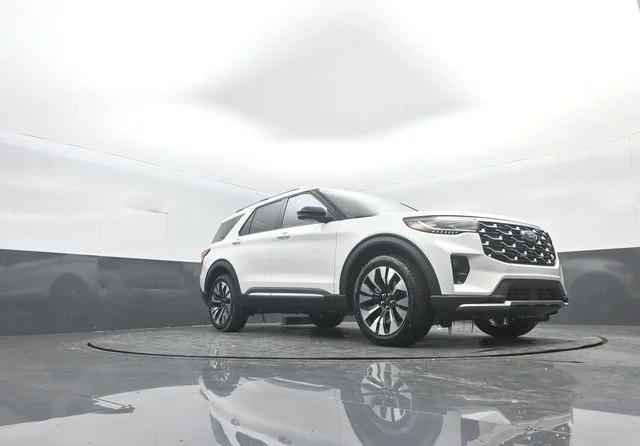 New 2026 Star White Metallic Tri-Coat Ford Platinum™ image 28